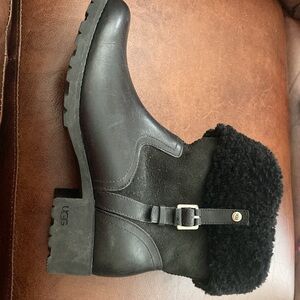NWOT Ugg’s women’s black suede boots. size 10.